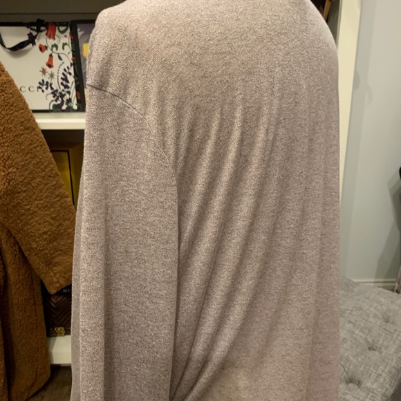 - Top That can be layered have buttons down sides - Picture 12 of 14